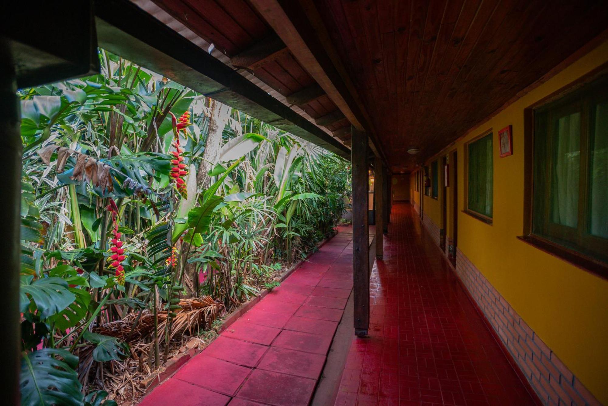 Hosteria Los Helechos Puerto Iguazu Exterior photo